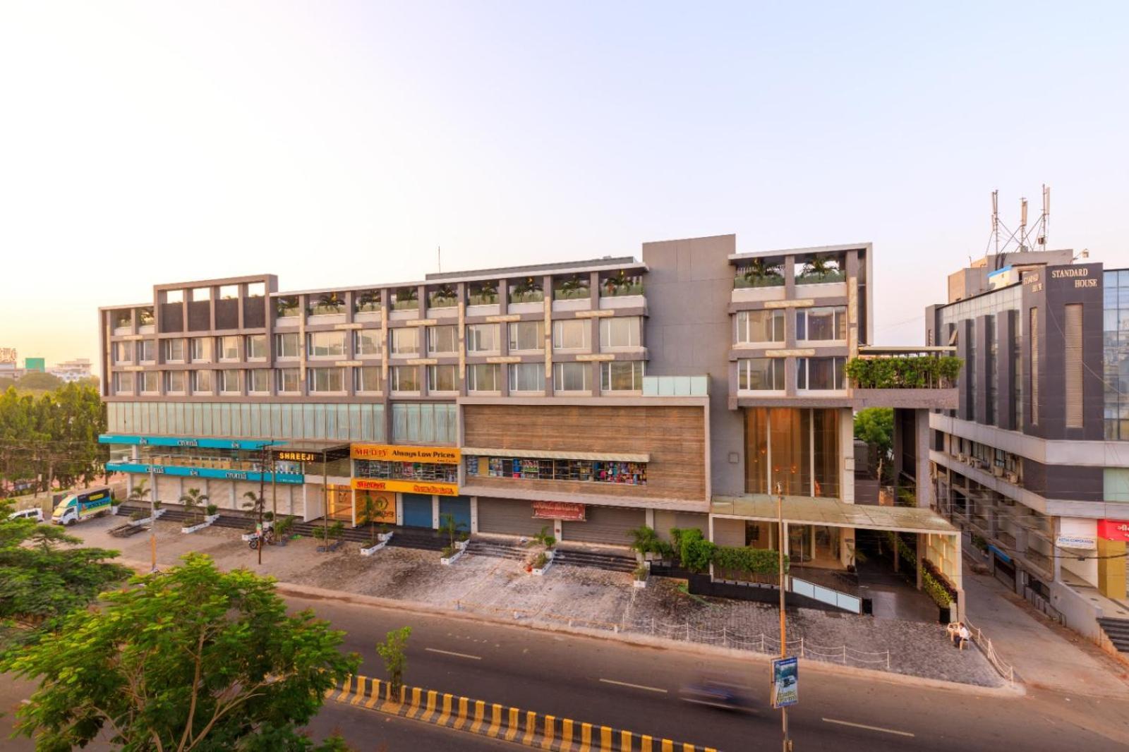 Hotel Sayaji Jāmnagar Esterno foto